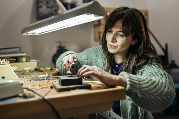 Où participer à des ateliers de fabrication de bijoux en perles en Polynésie?